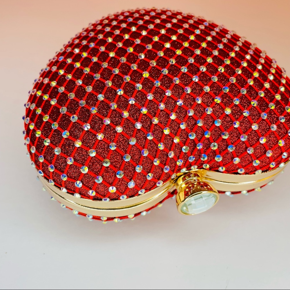 WOMEN’S RED MESH RHINESTONE HEART BOX GOLD STRAP CHAIN CLUTCH CROSSBODY PURSE - Picture 4 of 6